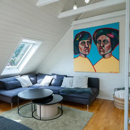 Privat Rom I Koselig Bergenshus ホームステイ