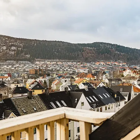 ホームステイ Privat Rom I Koselig Bergenshus ベルゲン